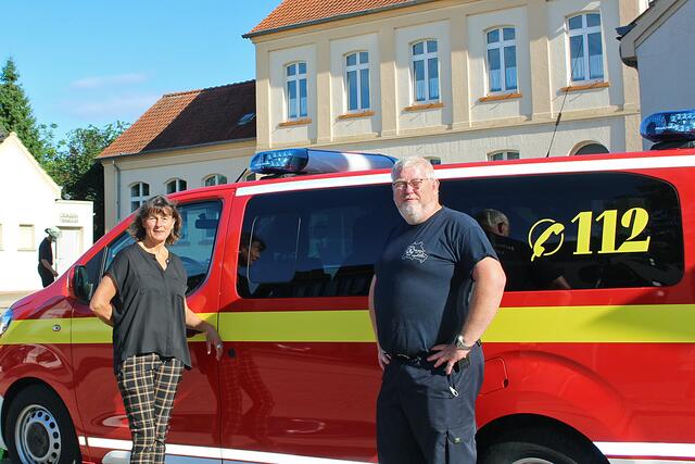 Foto  © Jürgen Thoms - Aus der Serie: Unterwegs mit  bei der Jugendfeuerwehr in Unna-Massen - Renate Nick und Bernd Tepe