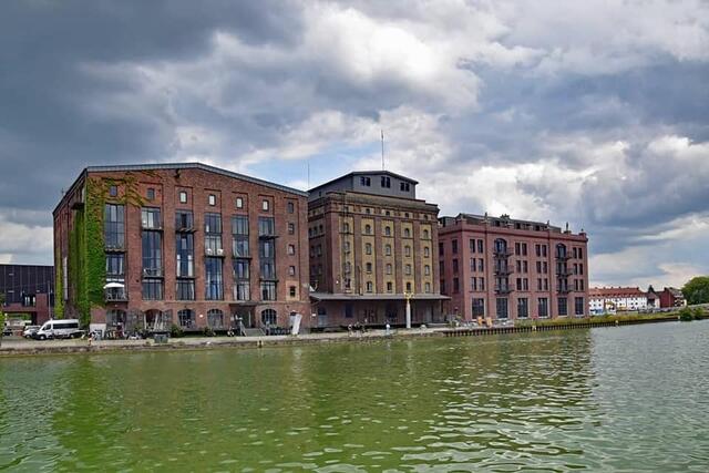 *Wolkenverhangener Himmel über dem Hafen*🚢 ⚓️ ☁️
- Foto/ Copyright: Birgit Leimann - Münster in Bildern 📷 