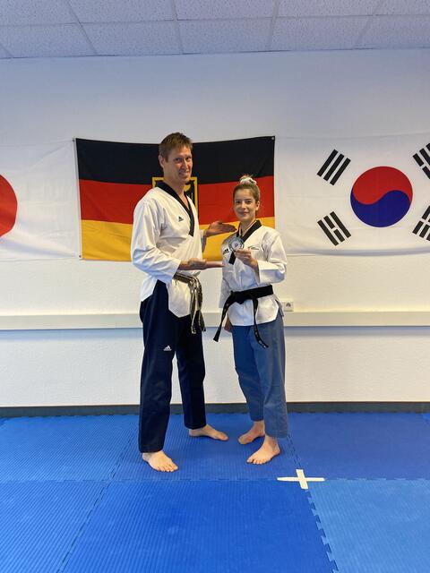 Taekwondo-Athletin Anna Monika Siepmann mit ihrem Trainer Christian Senft.