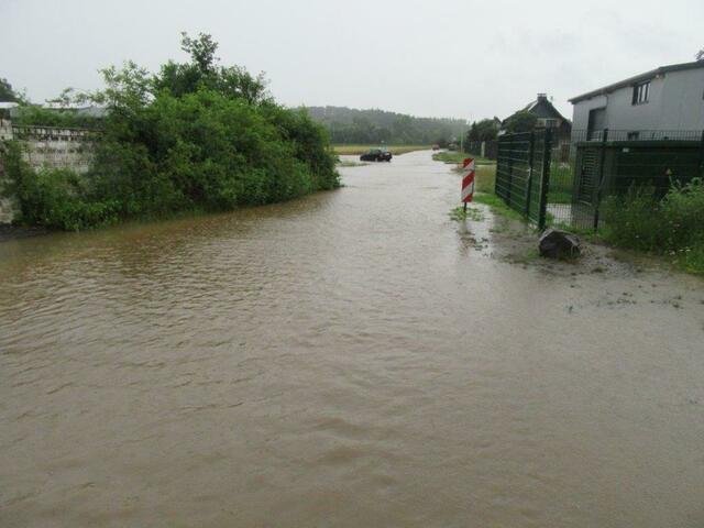 Hochwasser verwandelte den Eilinger Kamp zu einem See.