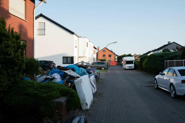 Wasserschaden - vollgelaufene Keller müssen geräumt werden