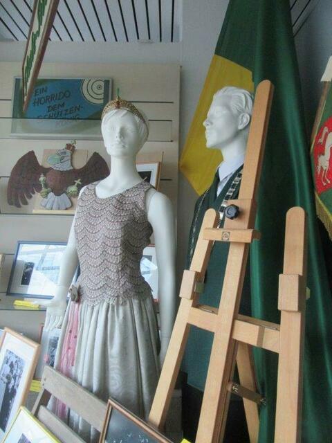 Schaufensterdekoration: Thomas Wortmann
Zusammenstellung und Vorbereitung der Ausstellung seit 1992: Ulrich Ostermann