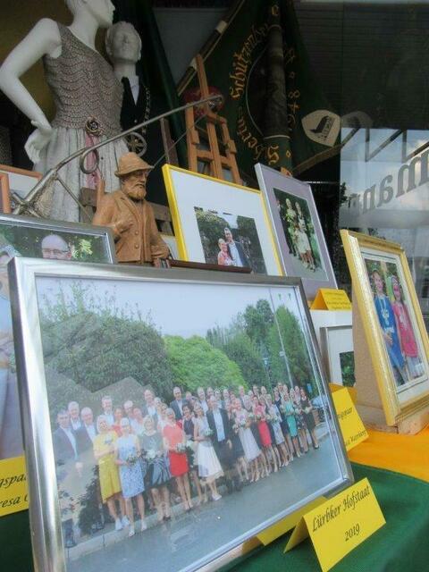 Der amtierende Lürbker Hofstaat.