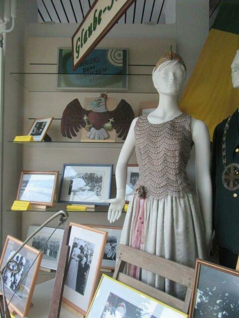 Im Hintergrund sehen wir den WP - Corona Vogel 2020/21