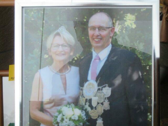 Das immer noch amtierende Lürbker Königspaar Matthias u. Teresa Oelenberg hofft für das Jahr 2022 auf Ablösung.