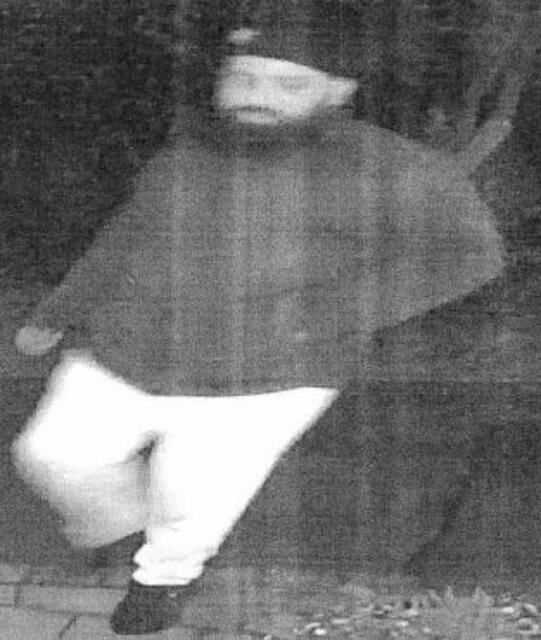 Wer erkennt die Männer wieder? Hinweise bitte an die Polizei in Iserlohn, Tel. 02371/9199-0.