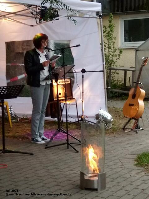 Autorin Martina Sprenger aus Wuppertal las drei ihrer wunderbar-unterhaltsamen short-stories :-)