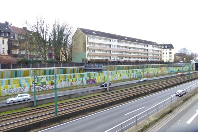 Graffiti in Essen-Frohnhausen entlang der A40