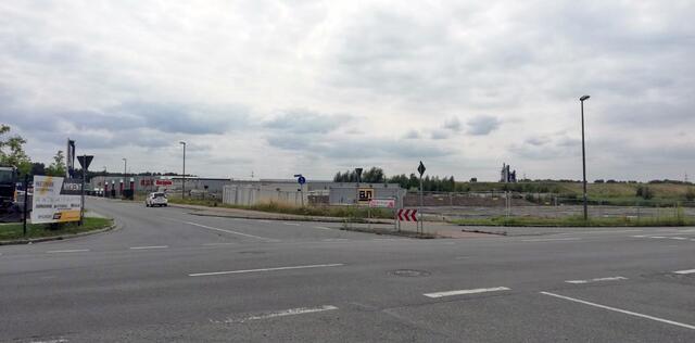 Der Ickerner Mittelstandspark-Ost wächst: Laut Wirtschaftsförderung haben sich im Bereich der Bebauungspläne 73a Teil 1-3 bis heute rund 30 Firmen und Einrichtungen mit rund 520 Arbeitsplätzen angesiedelt.  "Im Mittelstandspark Ost stehen noch ca. 2,3 ha zur Veräußerung an, die sich momentan in sieben Grundstücke gliedern. Über sämtliche Grundstücke werden jedoch konkrete Verhandlungen geführt", informiert Stadtsprecherin Nicole Fulgenzi. 