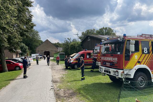 Über 600 Menschen im Dorstener Ortsteil Altendorf-Ulfkotte mussten am Mittwochnachmittag ihre Häuser verlassen. Grund: Eine Bombe aus dem Zweiten Weltkrieg wird am frühen Abend in Altendorf-Ulfkotte gesprengt.  | Foto: Bludau
