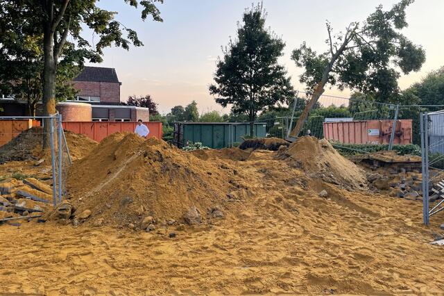 Über 600 Menschen im Dorstener Ortsteil Altendorf-Ulfkotte mussten am Mittwochnachmittag ihre Häuser verlassen. Grund: Eine Bombe aus dem Zweiten Weltkrieg wird am frühen Abend in Altendorf-Ulfkotte gesprengt.  | Foto: Bludau