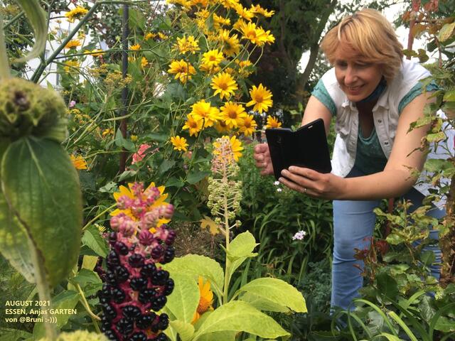 DANKE für den schönen Nachmiitag und danke an Bruni, für dieses Foto meiner Wenigkeit´ in "Bürgerreporter-Knipps-Aktion"  :-))) 2021