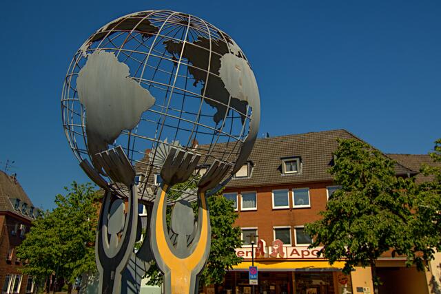 Toleranz, Baustahl und Drahtgeflecht, 1993 (El Loko)