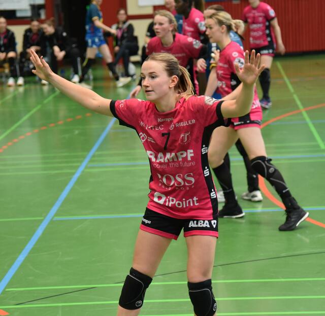 Die enorm schnelle und torhungrige Bo van Wetering. Weltmeisterin mit den Niederlanden 2019 in Kumamoto. Bei Olympia im Viertelfinale gegen France ausgeschieden.
Beste Linksaußen der Deutschen Liga 20/21. Chapeau...
FotoArchiv Merkel+Merkel