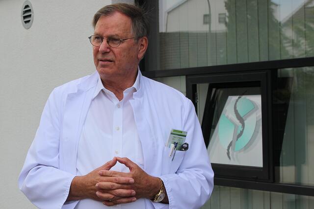 Foto © Jürgen Thoms  - Aus der Serie: Verstärkung der Praxis für Allgemeinmedizin:  Dr. med Thomas Huth