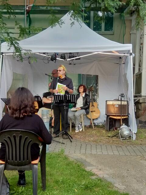 ...sooo, HERZLICH WILLKOMMEN :-)