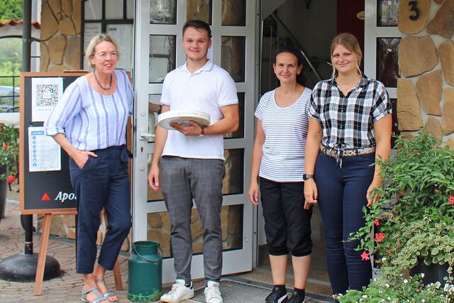 Foto  © Jürgen Thoms -  Landhaus Püttmann als Gastgeber richtig gewählt. Das Team  mit Chefin Cristel Püttmann hat dazu beigetragen, dass sich die Parkinsonmitglieder  hier wohlfühlten
 