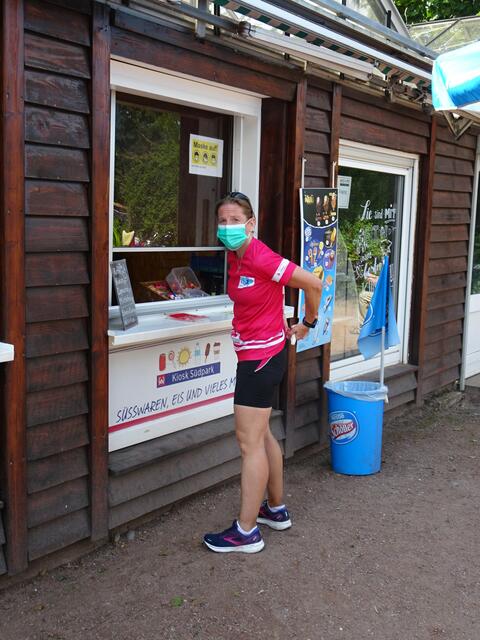 Am Kiosk gibt es natürlich auch Eis .