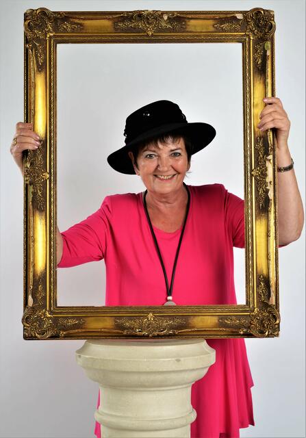 Neben dem Fotografieren begeistert sich Christel Krone fürs Reisen, ist aber auch in ihrem Garten glücklich. | Foto: Krone