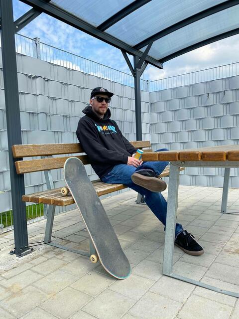 Benni würde das Skateboardfahren gerne beruflich als Influencer ausüben. Denn das ist seine Leidenschaft.