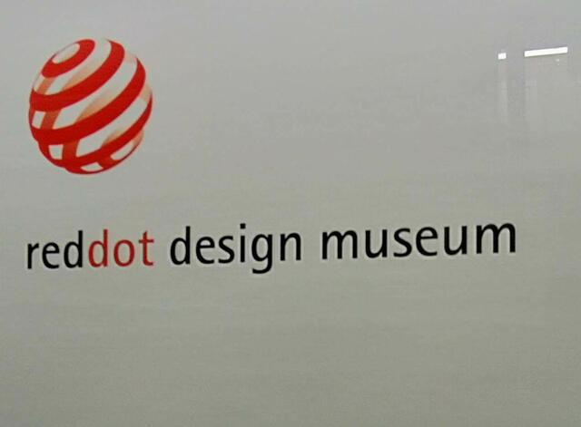 ...im Treppenhaus des Museums... hängen alte Ausstellungs-Plakate...auch sehenswert :-)