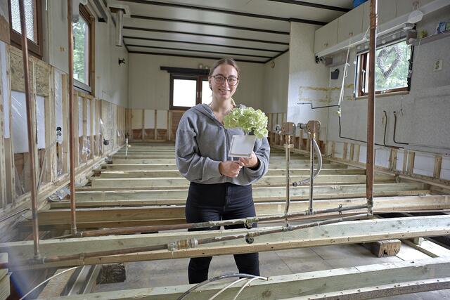 Die Wohnung von Mailyn Jankowski hat es schlimm erwischt, sie wartet auf einen neuen Boden. Foto: Holger Grosz