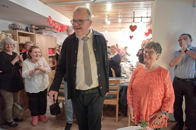 Gerwin Düsterloh und Sabine Schröder feierten die erste symbolische Verlobung bei der Lebenshilfe in Hattingen. Foto: Holger Grosz