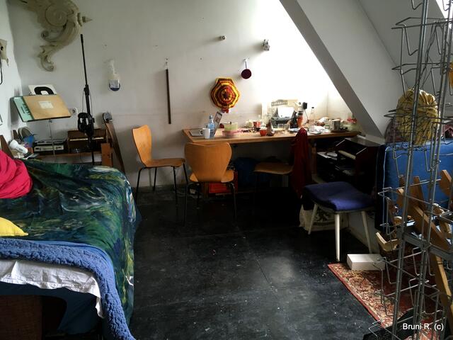 In diesen Raum sah ich kurz hinein... und fragte mich, ob das PRIVAT für einen oder für die Künstler ist, oder ob es KUNST ist... im Zweifel immer beides... :D