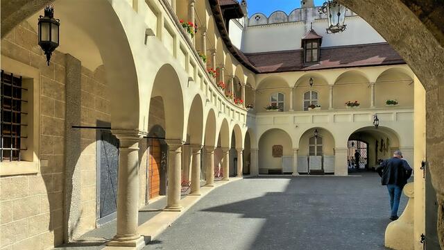 Altes Rathaus mit Renaissance-Arkadenhof (um 1580)
