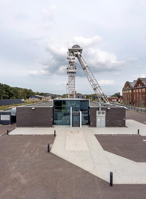 Tisa von der Schulenburg-Archiv mit dem Förderturm gegenüber den denkmalgeschützten Bestandgebäuden. | Foto: Stachelhaus
