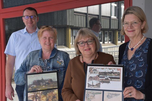 Lisa Wissing v.l. Martin Köcher, Sabine Podlaha, Margitta Renner-Gelllermann und Hildegard Overfeld.