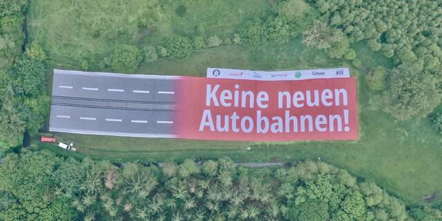 Ein 160 Meter langes und 30 Meter breites Transparent wird am 19. September über die Landschaft gespannt. Foto: Marco Heinig