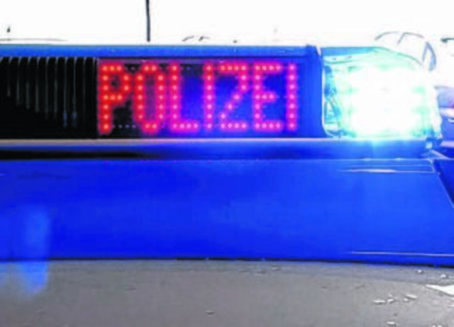 Die Polizei bittet um Zeugenhinweise zu der Unfallflucht. | Foto: Symbolfoto Polizei/ Lokalkompass