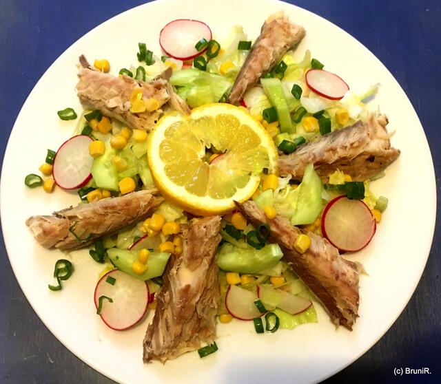 Salat mit geräucherter Makrele... ein Genuß!
