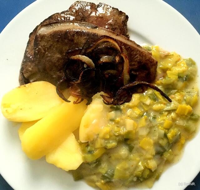 Rinderleber mit Wirsinggemüse und Kartoffeln