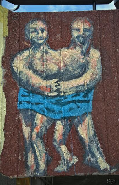 Fertig ...
... hier gehe es z.B. um die Entwicklung von 2 Menschen, die nach der Hand des anderen suchen.

Complete ...
... this is e.g. about the development of 2 people who are looking for the hand of the other. | Foto: Samara Blue Urbex Art