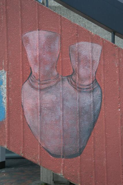 Fertig ...
... Ein Gefühl soll transportiert werden. Nicht von Verliebtsein ist hier die Rede, sondern wie zwei Herzen zu einer Seele finden können.

Complete ...
... A feeling should be conveyed. We are not talking about being in love here, but rather how two hearts can find one soul. | Foto: Samara Blue Urbex Art