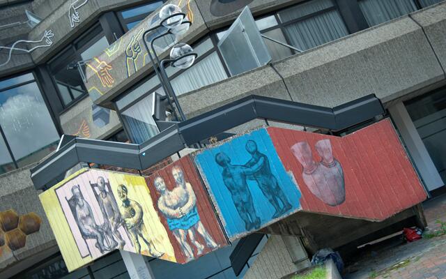 Fertig ...
.... Welch ungeheure Vorstellung, dass zwei Individuen mit zwei eigenständigen Gehirnen und Seelen sich einen Körper teilen können. Können? Nein, müssen!

Complete ...
.... What a tremendous idea that two individuals with two separate brains and souls can share one body. Can? No must!
 | Foto: Samara Blue Urbex Art