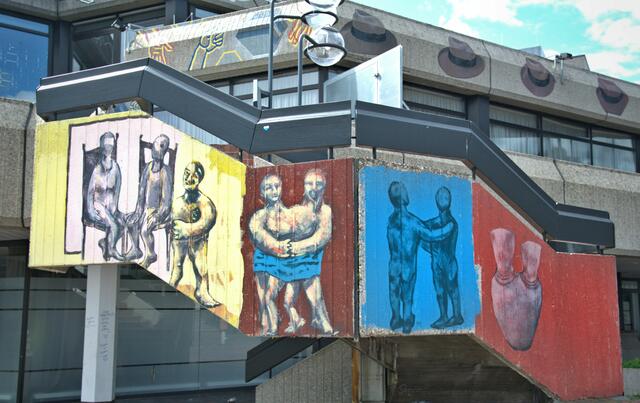 Fertig ...
... Oder zwei Seelen mit einem schlagenden Herz leben können. Hier ist die Symbolik ihrer siamesischen Zwillinge ganz deutlich.

Complete ...
... Or two souls can live with one beating heart. Here the symbolism of their Siamese twins is very clear.

 | Foto: Samara Blue Urbex Art