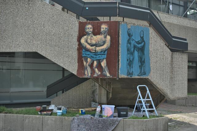 1. Maltag
Irgendwie hatte ich mir mehr Action, mehr Farbe, mehr Menschen vorgestellt. Hier arbeitet jemand ohne Lifter. Mal sehen, was sich hier so tut.

1st painting day
Somehow I imagined more action, more color, more people. Here someone works without a lifter. Let's see what's going on here. | Foto: Samara Blue Urbex Art