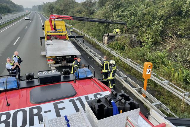 Am frühen Sonntagmorgen (12. September 2021) kam es auf der A 31 bei Lembeck zu einem schweren Verkehrsunfall. | Foto: Bludau