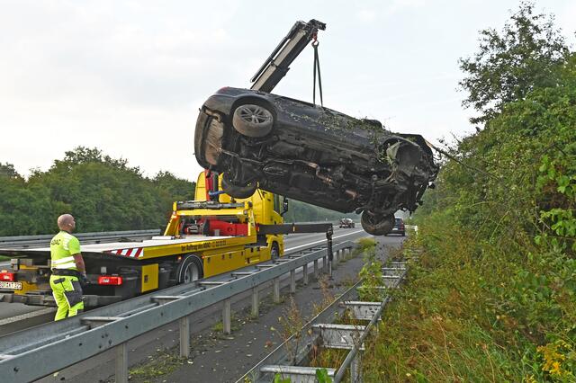 Am frühen Sonntagmorgen (12. September 2021) kam es auf der A 31 bei Lembeck zu einem schweren Verkehrsunfall. | Foto: Bludau