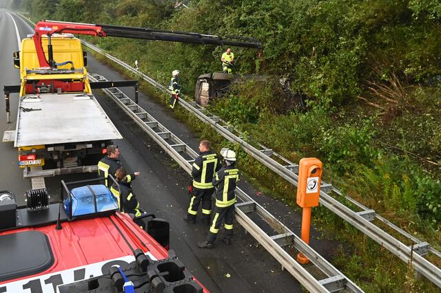 Am frühen Sonntagmorgen (12. September 2021) kam es auf der A 31 bei Lembeck zu einem schweren Verkehrsunfall. | Foto: Bludau