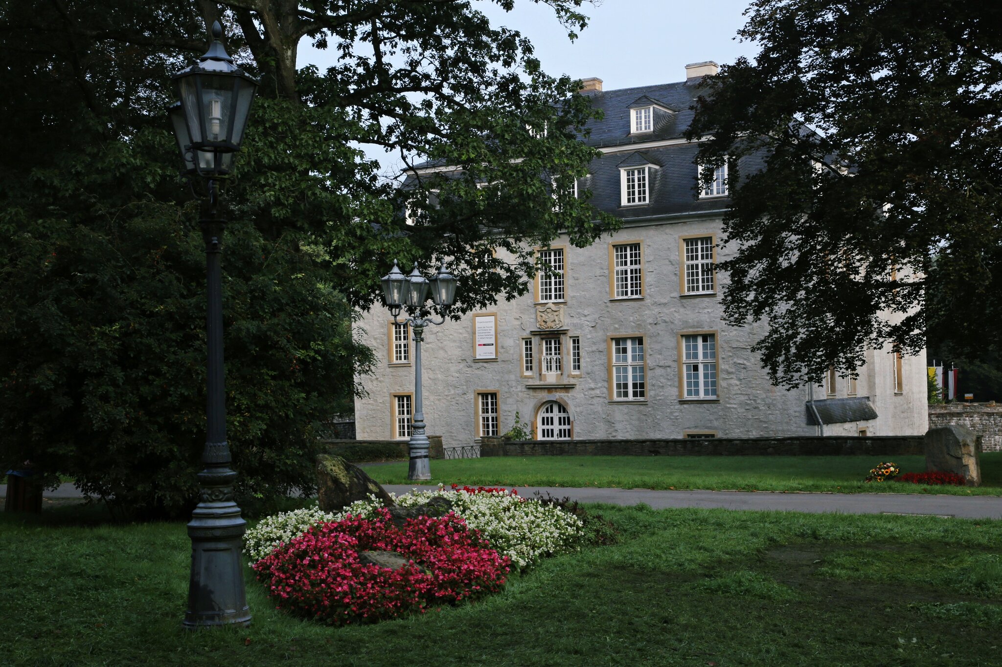 Schloss Hardenberg Ein Rundgang am Schloss Hardenberg... Velbert