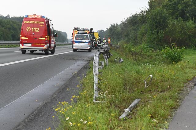 Am frühen Sonntagmorgen (12. September 2021) kam es auf der A 31 bei Lembeck zu einem schweren Verkehrsunfall. | Foto: Bludau