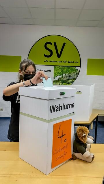 Über 300 Schüler der Gesamtschule Wulfen aus den Jahrgängen 8 bis 13 sind zur Wahlurne gegangen und haben ihre Stimme abgegeben.