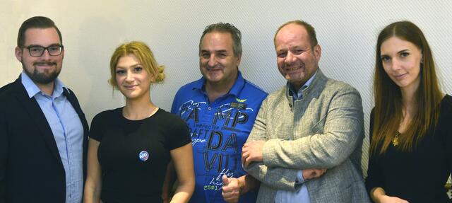 Die Gladbecker AfD hatte versucht, mit Widerstand gegen die Corona-Schutzmaßnahmen, migrationskritischen Aussagen und Kritik am Braucker Windrad zu punkten. Dennoch verlor die Partei fast ein Drittel ihrer Prozentpunkte, bleibt aber drittstärkste Kraft. Foto: Braczko