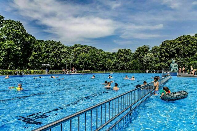 Auf 113 Mio. Euro wird der sanierungsstau in den Dortmunder Frei- und Hallenbädern geschätzt, um sie in den nächsten 10 bis 15 Jahren betreiben zu können. Ein dringender Fall ist das Freibad Stockheide. Eindeutiges Ergebnis einer Bürgerbefragung: Das Bad im Hoeschpark soll auf jeden Fall erhalten werden.
