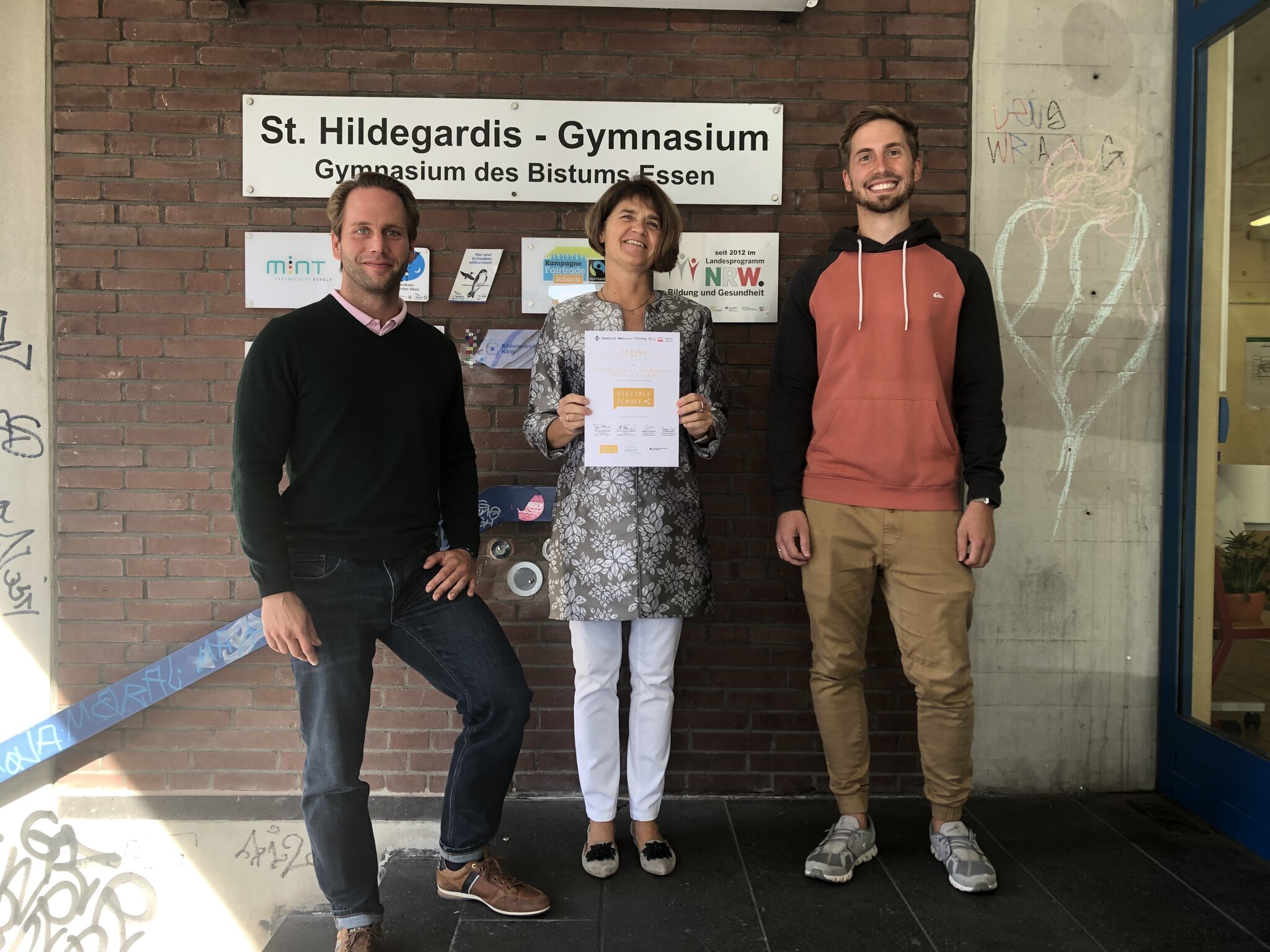St Hildegardis Gymnasium Duisburg St. Hildegardis-Gymnasium wurde erneut ausgezeichnet: MINT-freundliche