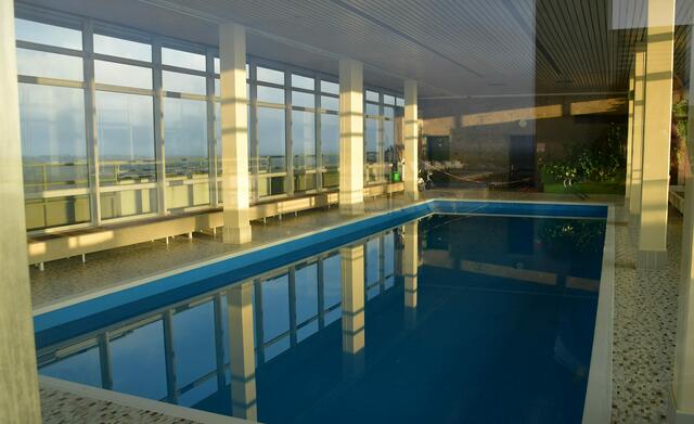 Ein Schwimmbecken in 55 Meter Höhe